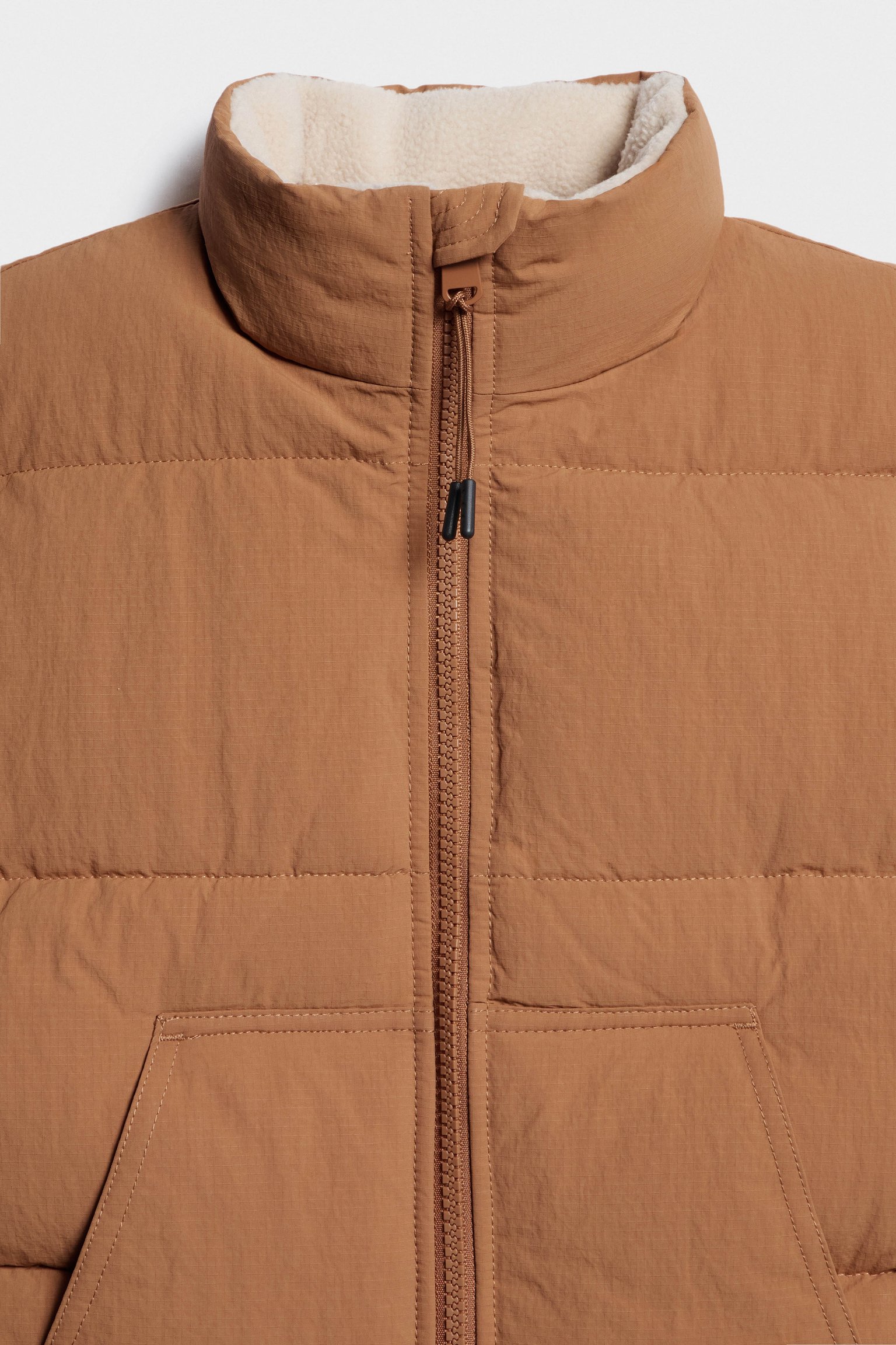 Утепленный жилет из ткани рип-стоп