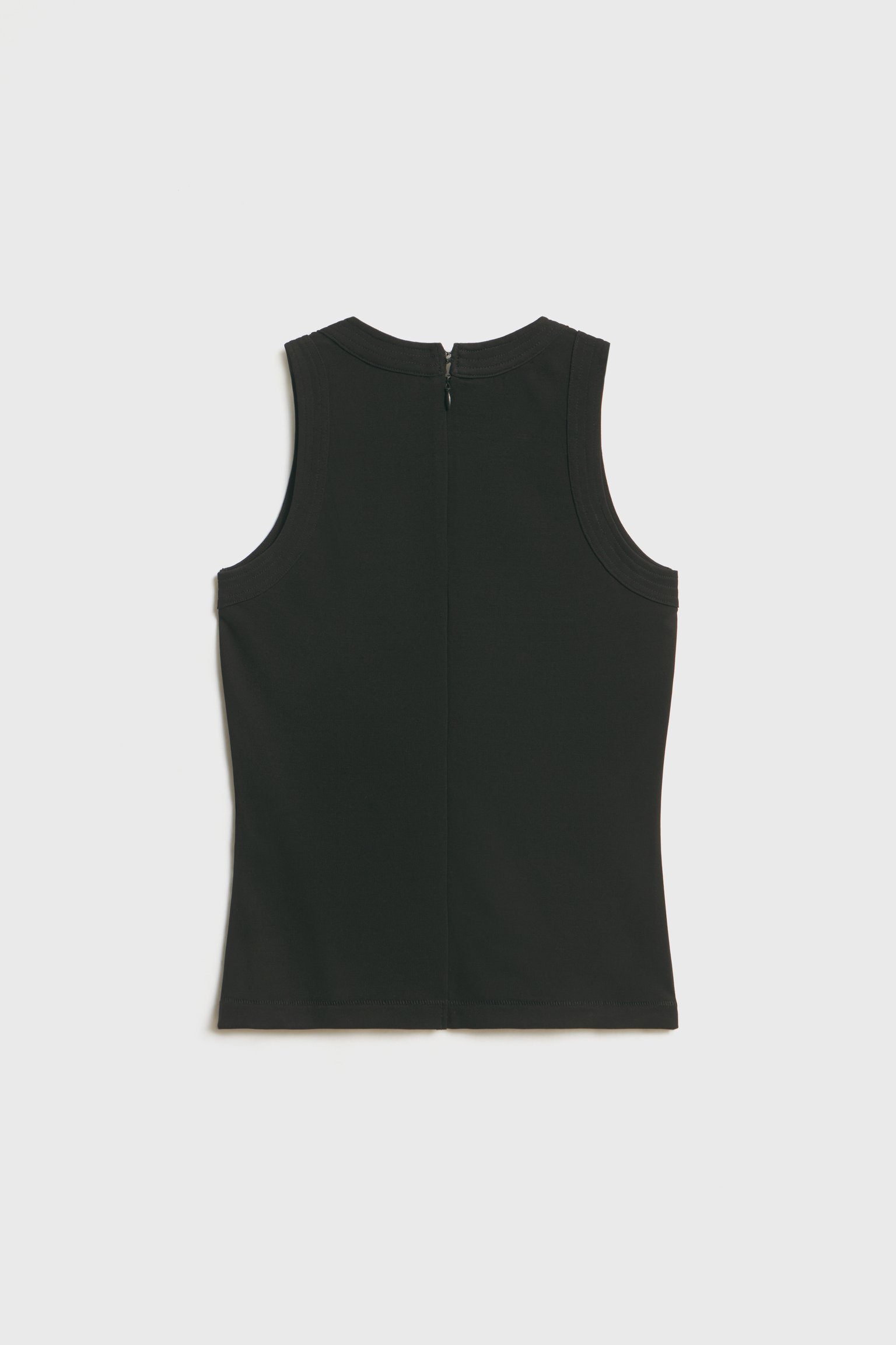 Приталенный топ из вискозы