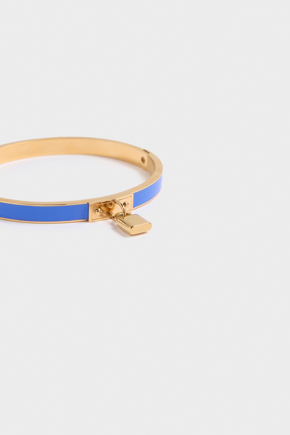Браслет с цветной эмалью и подвеской