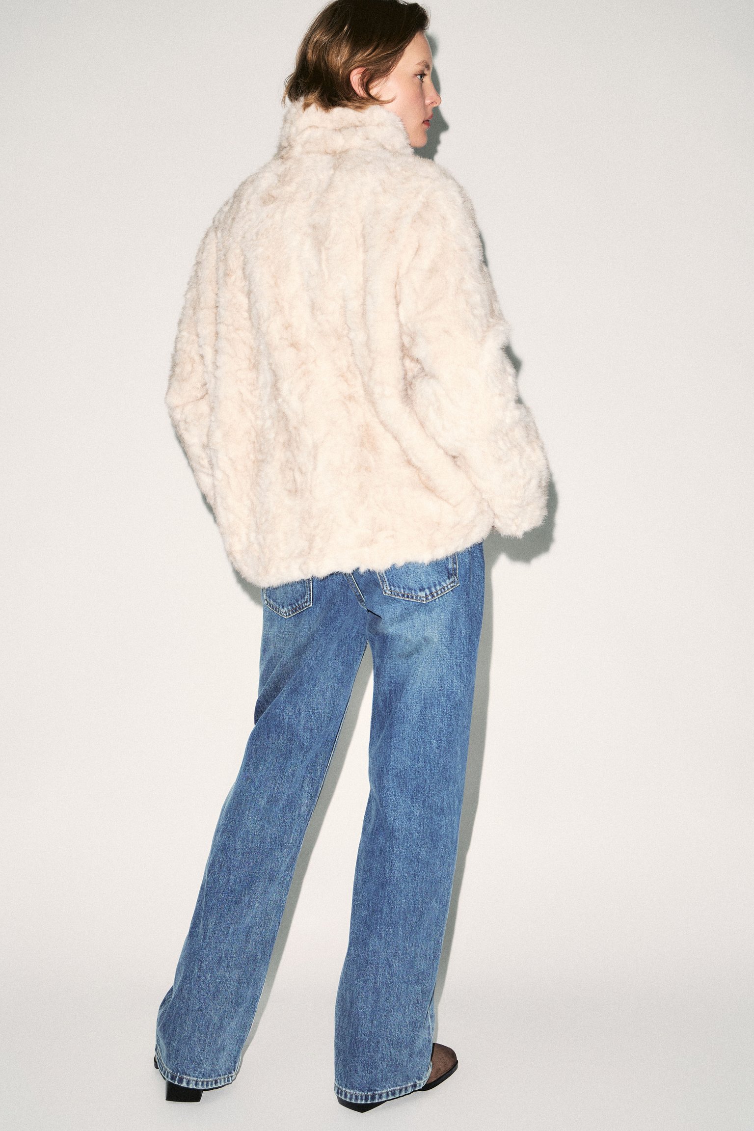 Укороченная шуба под каракуля