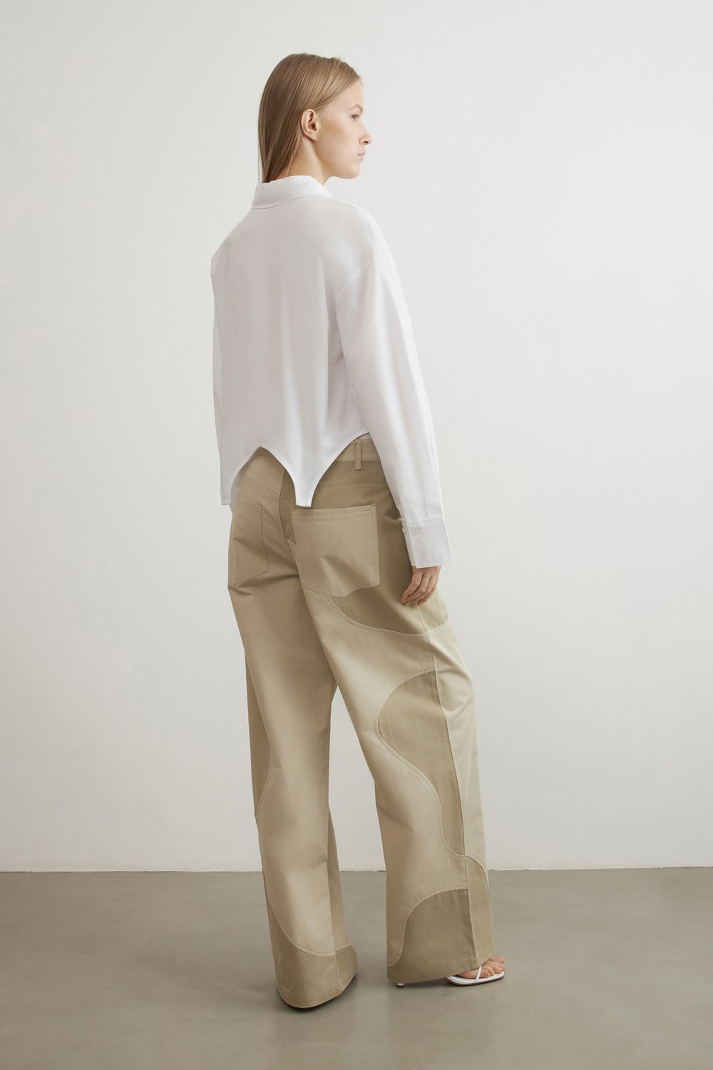 Рубашка oversize в технике деконструкции