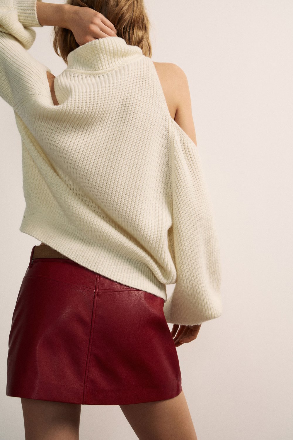 Юбка-шорты из ткани с отделкой под кожу