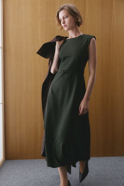Миди-платье с ремнем