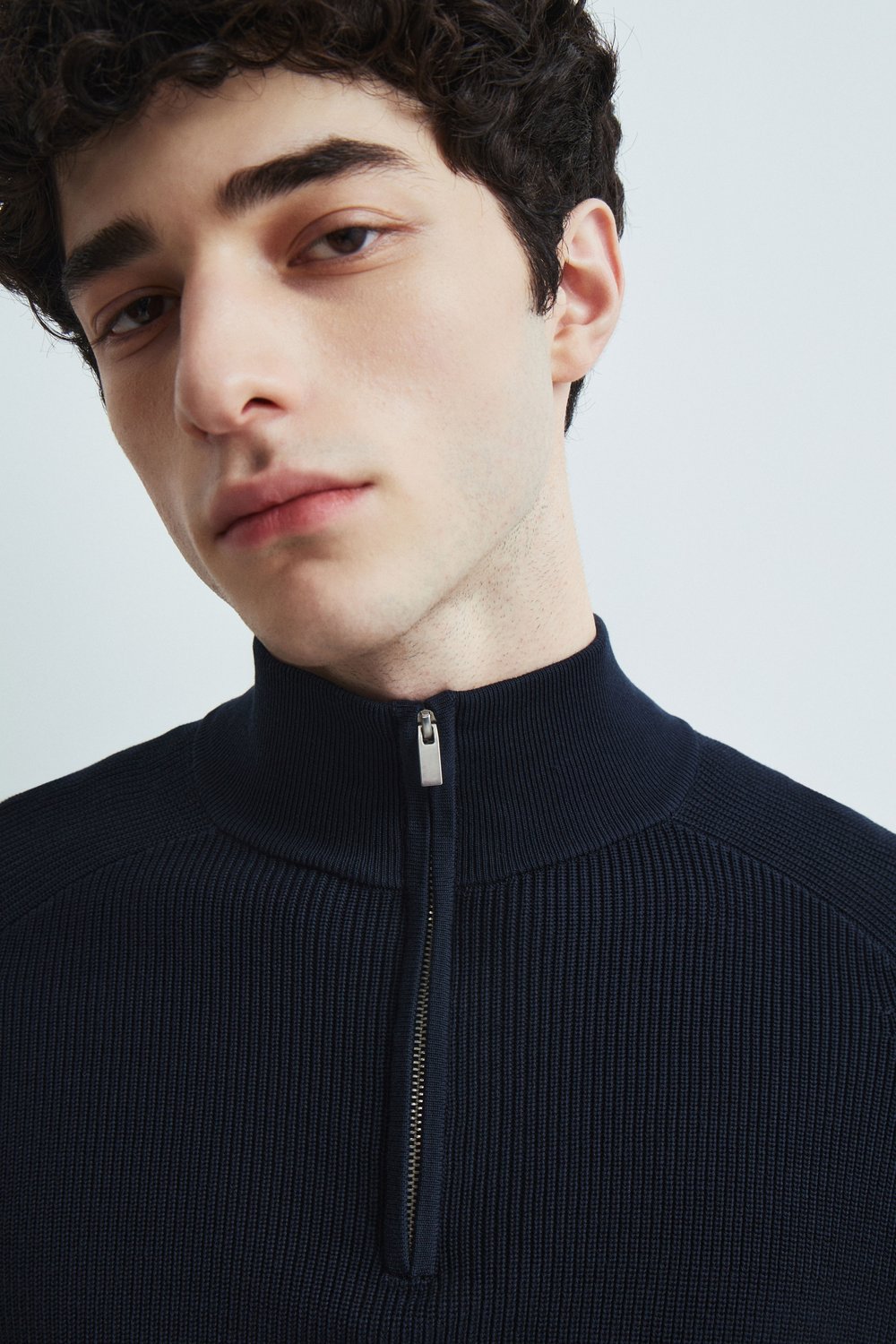 Свитер из хлопка с воротником